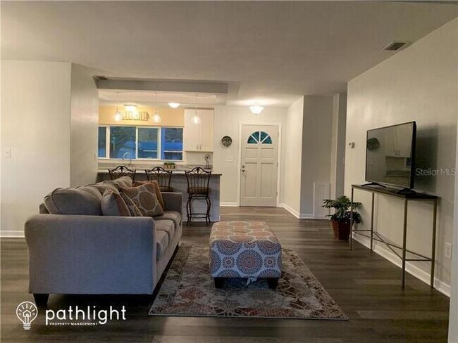 Foto del edificio - 12074 Croft Drive South