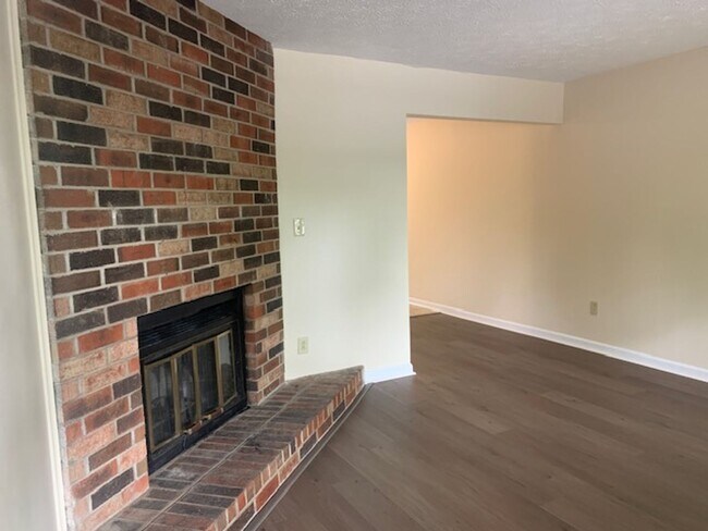 Building Photo - Darby Creek Townhome     240513