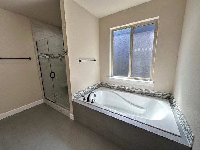 Foto del edificio - Gorgeous 4 Bedroom 2.5-Bath House in Tigar...