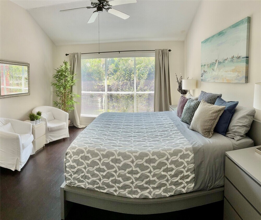 Foto principal - 435 N Rivershire Dr