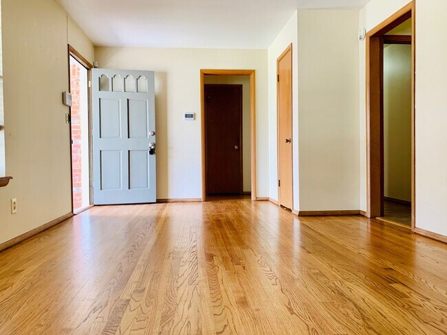 Foto del edificio - Charming 3BD 1BA Home in Yukon!!