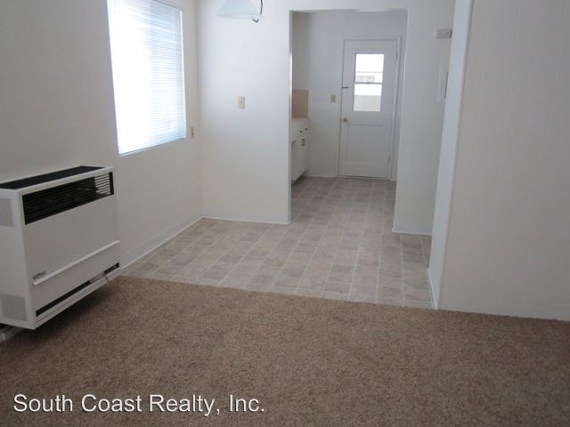 Building Photo - 2130 De La Vina St