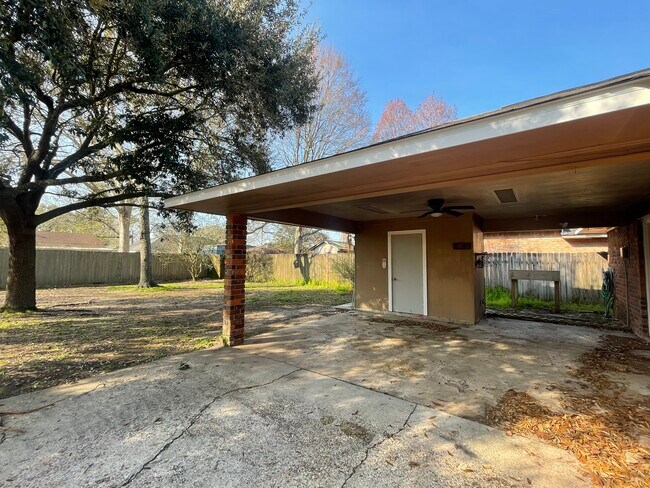 Foto del edificio - 16602 Morel Ave