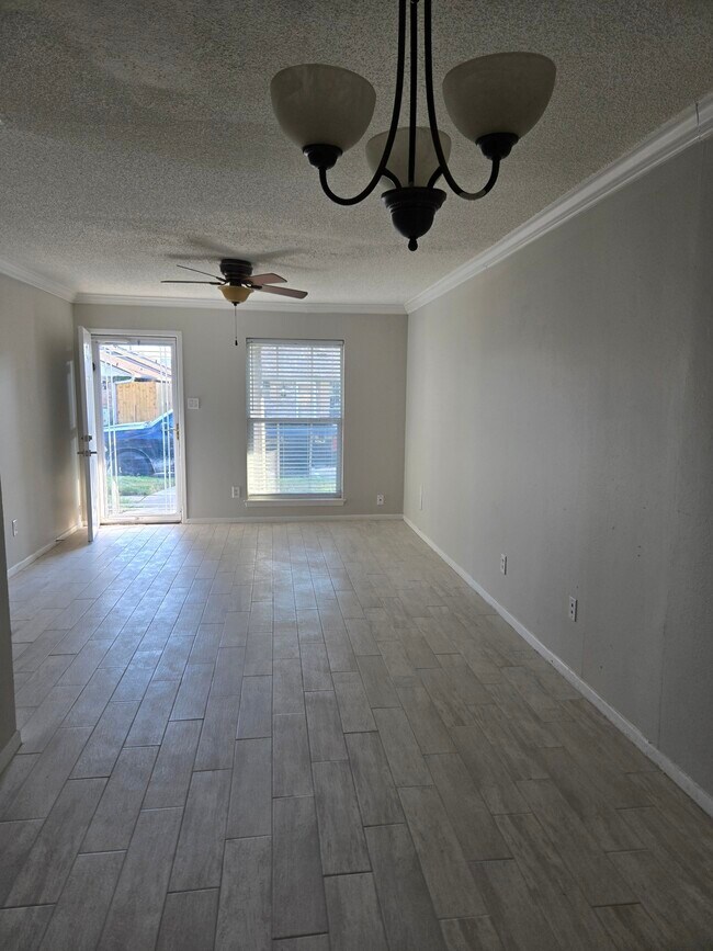 Foto del edificio - 81 E Tri Oaks Ln