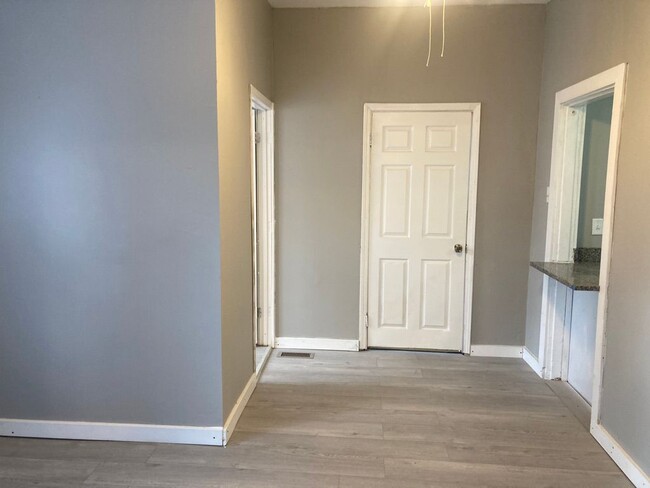 Building Photo - 1291 Purcell Ave