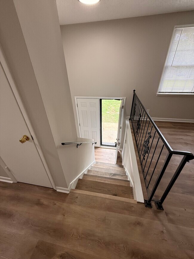 Building Photo - 4923 Barella Dr