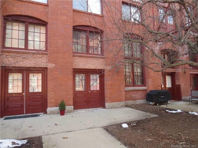 Primary Photo - 839 Main St