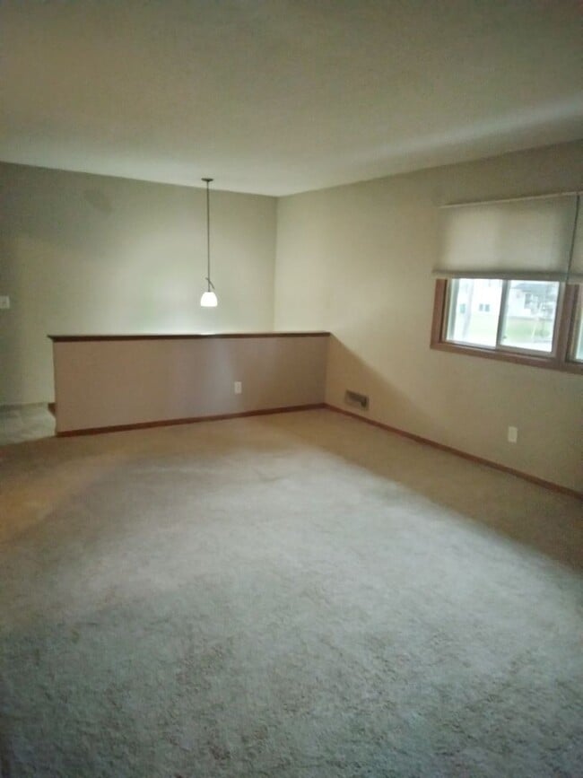 Building Photo - 9244-9246 Syndicate Ave