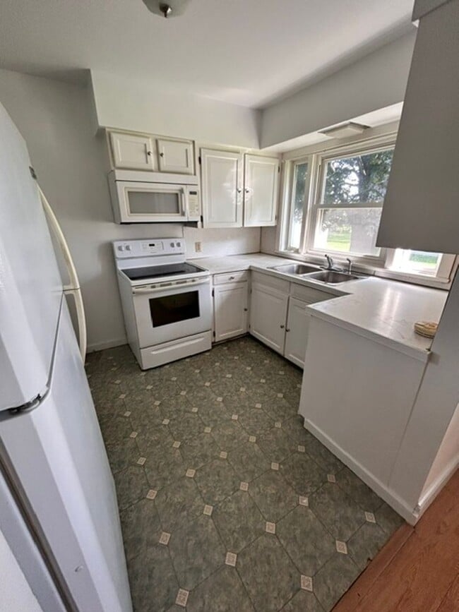 Building Photo - 115 Winters Ln