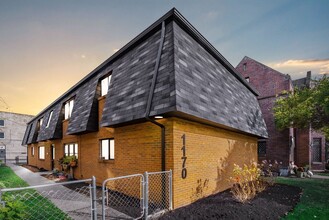 Building Photo - 1170 Bryden Rd