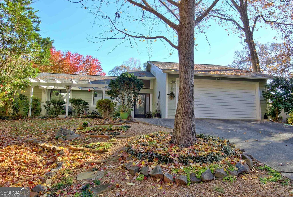 Primary Photo - 203 Raintree Bend