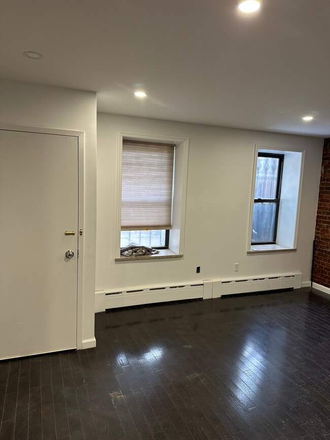 Building Photo - 625 Willoughby Ave