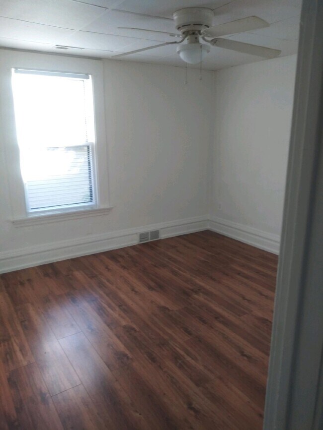Foto del edificio - 229 W Walnut St