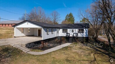 Building Photo - 711 Walter St