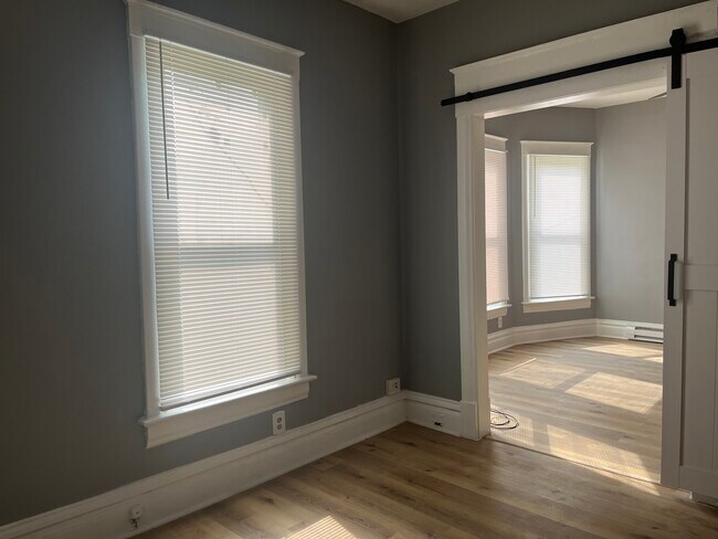 Foto del edificio - 400 W Allen St