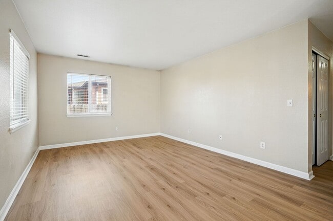 Building Photo - Updated Home in Sunnyside!