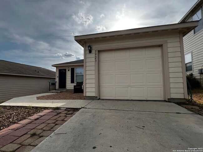 Foto del edificio - 5923 Fox Canyon