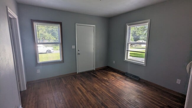 Building Photo - 2 bedroom, 1 bath house