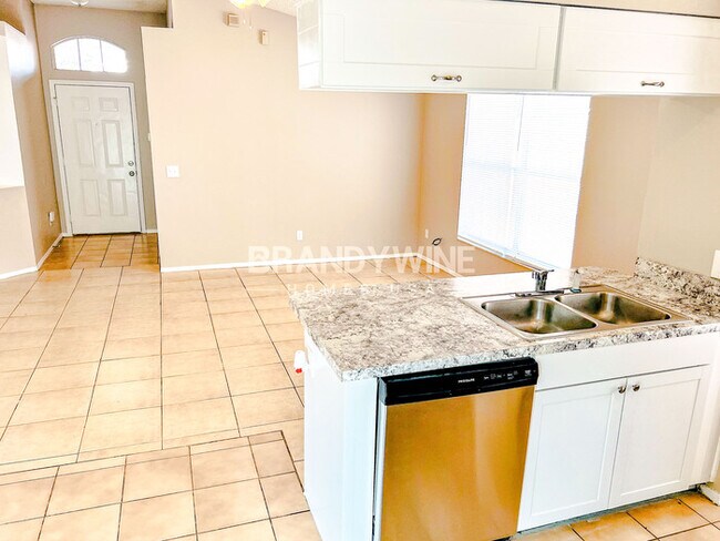 Foto del edificio - 3314 Lake Tiny Cir