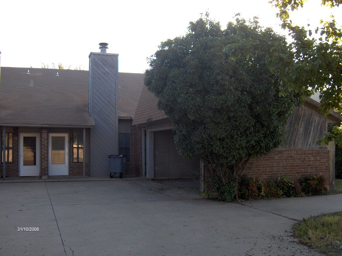 Primary Photo - 2905 NE Tortoise Dr