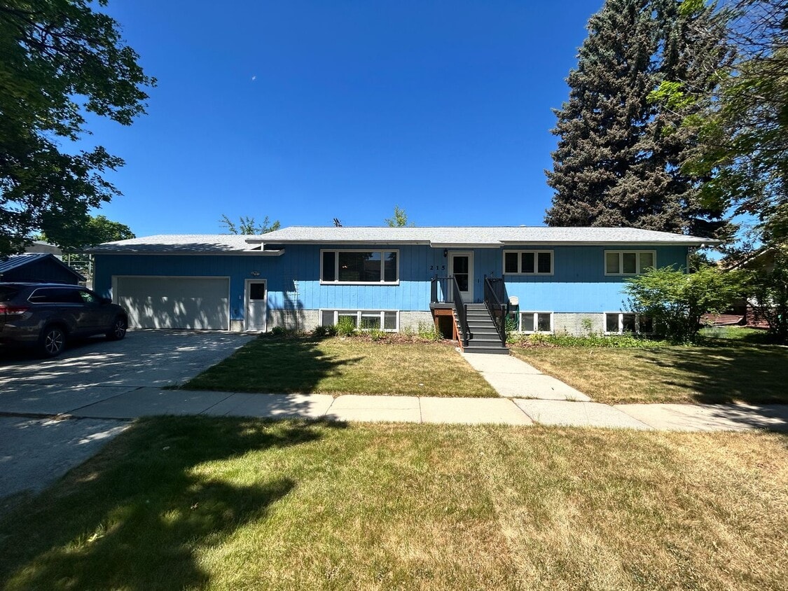 Primary Photo - Large home in beautiful Stevensville setting