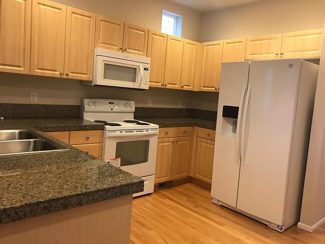 Foto del edificio - 2476 NE Ivy Way - 3 bedrooms