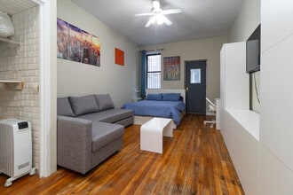 Building Photo - 250 E 82nd St