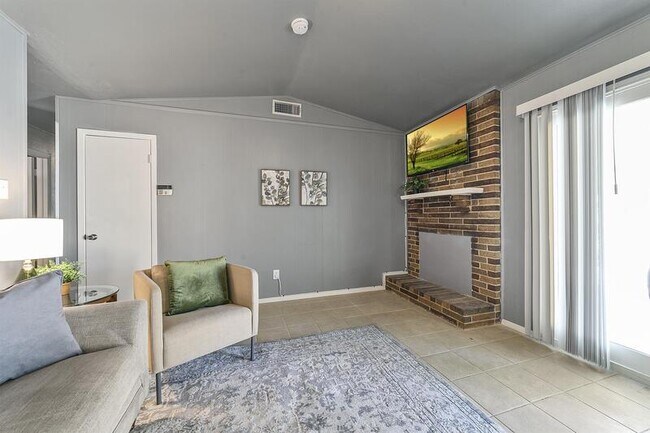 Foto del edificio - 3932 Edgewood Dr