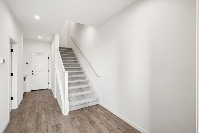Building Photo - 570 St Remi Ter