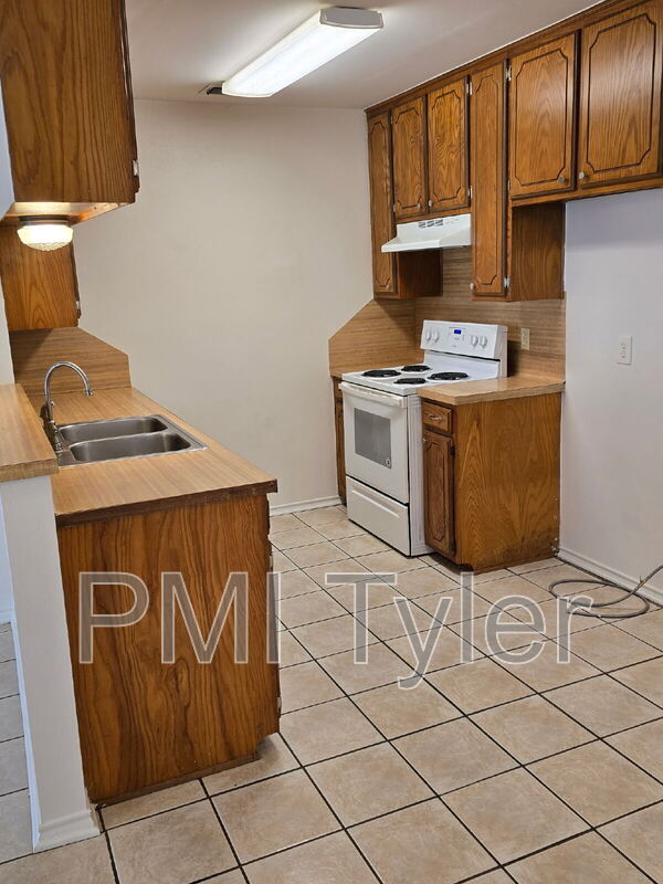 Building Photo - 16124 Shoshone Dr