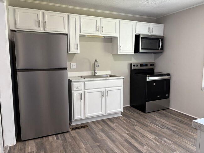 Foto del edificio - 3 Bedroom, 1.5 Bathroom in Mayodan!