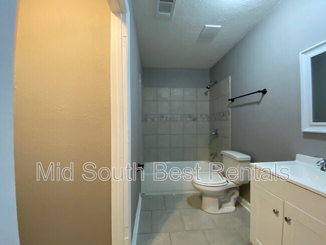Building Photo - 661 Whitehaven Ln