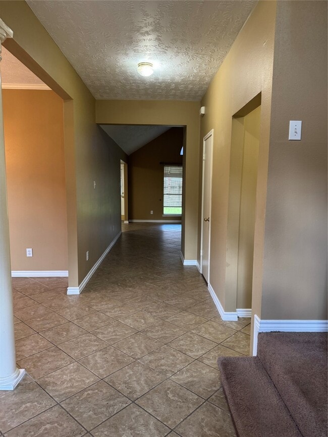 Building Photo - 3202 3 Sister Cir