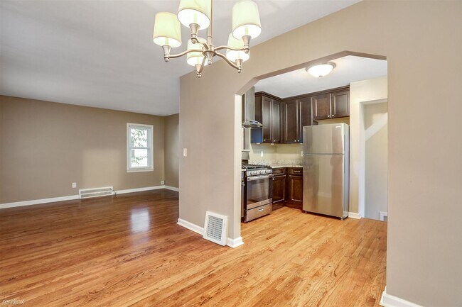 Building Photo - 3 br, 2 bath House - 924 North Edison Avenue