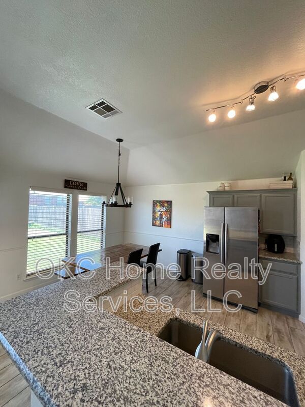 Building Photo - 16409 Otter Dr