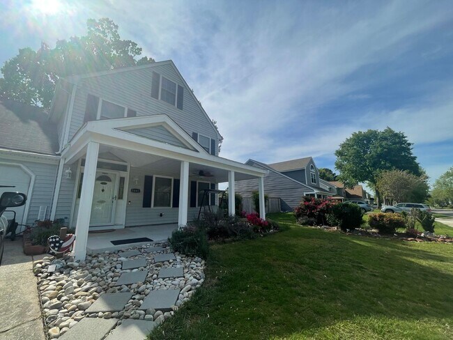 Building Photo - BEAUTIFUL 4 BED / 2.5 BATH SF IN COVENTRY