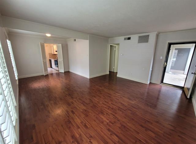 Foto principal - 7903 Meadow Park Dr