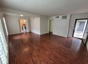 Building Photo - 7903 Meadow Park Dr