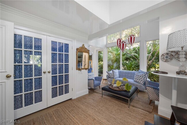 Building Photo - 295 6th St N