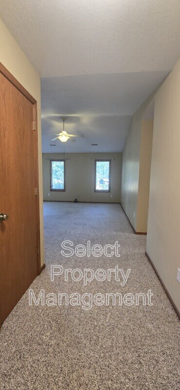 Foto del edificio - 4110 Three Oaks Dr