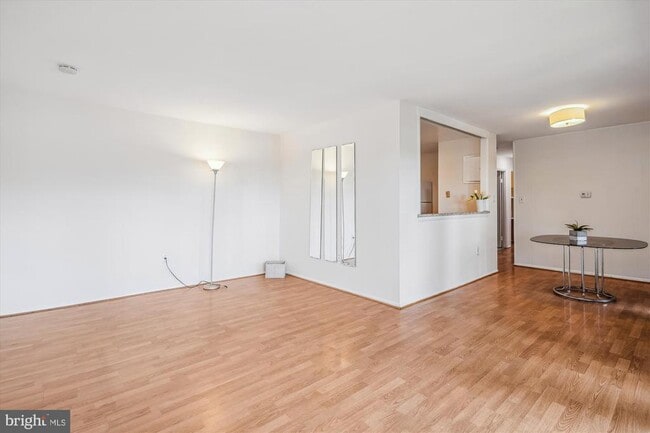 Foto del edificio - 9274 Adelphi Rd