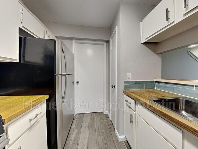 Foto del edificio - 1609 Future Dr