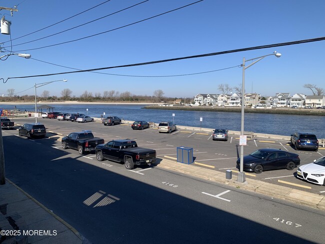 Foto del edificio - 16-18-18 Inlet Dr