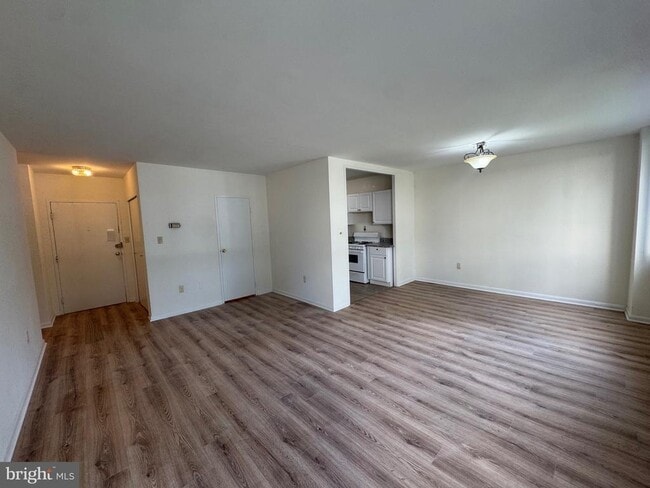 Building Photo - 6621 Wakefield Dr