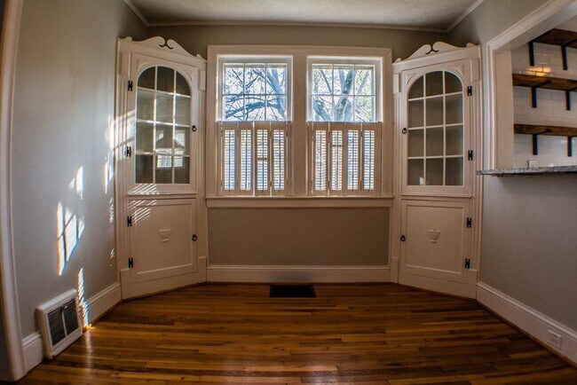 Foto del edificio - 2324 Fairway Dr
