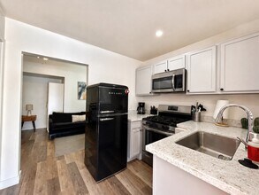 Building Photo - 628 N 11th Ave