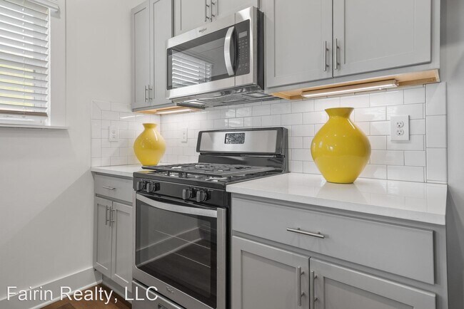 Building Photo - 2 br, 2.5 bath House - 4161 Brevard Blvd