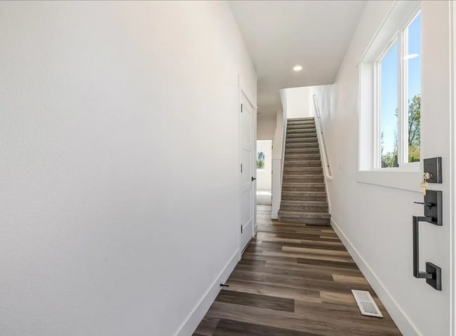 Building Photo - 5856 SE 18th St