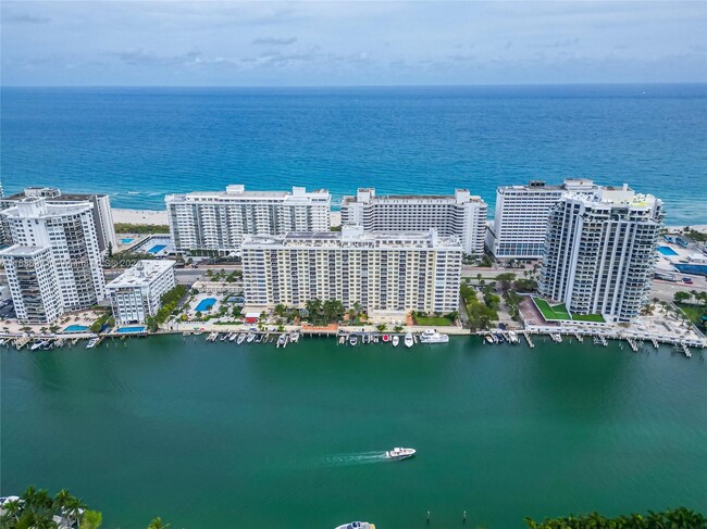 Foto del edificio - 5600 Collins Ave