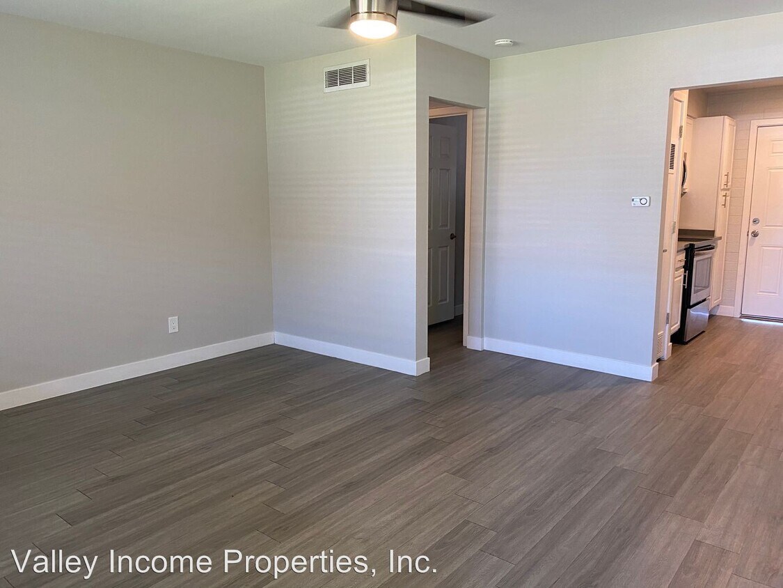 Primary Photo - 2625-2629 E Turney Ave